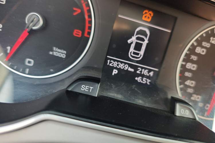 Used Audi A4L 2016 35 TFSI Automatic Comfort Model Odometer Close Up