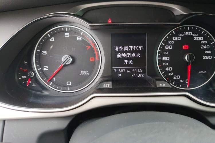 Used Audi A4L 2016 35 TFSI Collection Edition S line Comfort Model Odometer Close Up