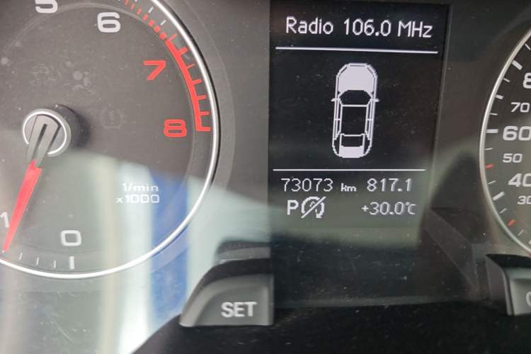 Used Audi A4L 2016 35 TFSI Collection Edition S line Comfort Model Odometer Close Up