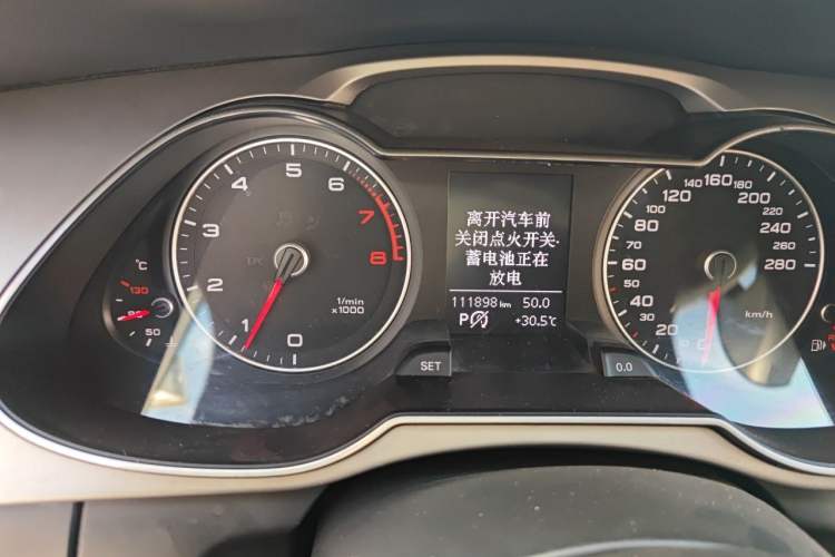 Used Audi A4L 2016 35 TFSI Collection Edition S line Comfort Model Odometer Close Up
