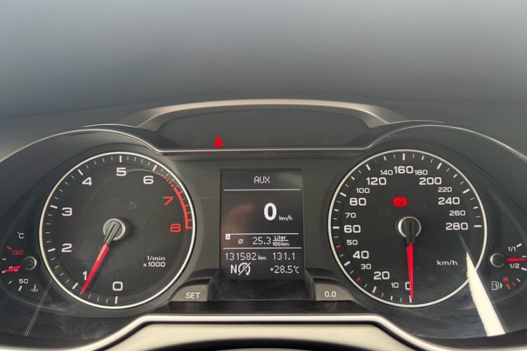 Used Audi A4L 2016 35 TFSI Collection Edition S line Comfort Model Odometer Close Up