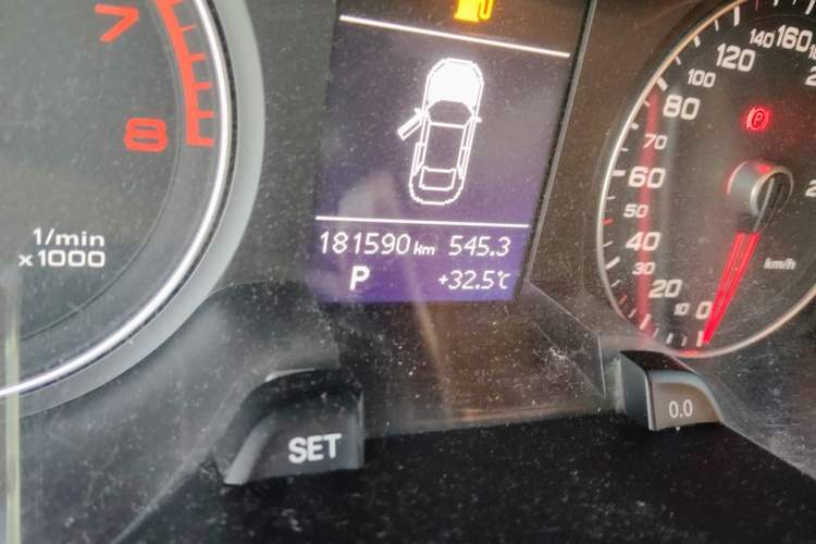 Used Audi A4L 2016 35 TFSI Collection Edition S line Comfort Model Odometer Close Up