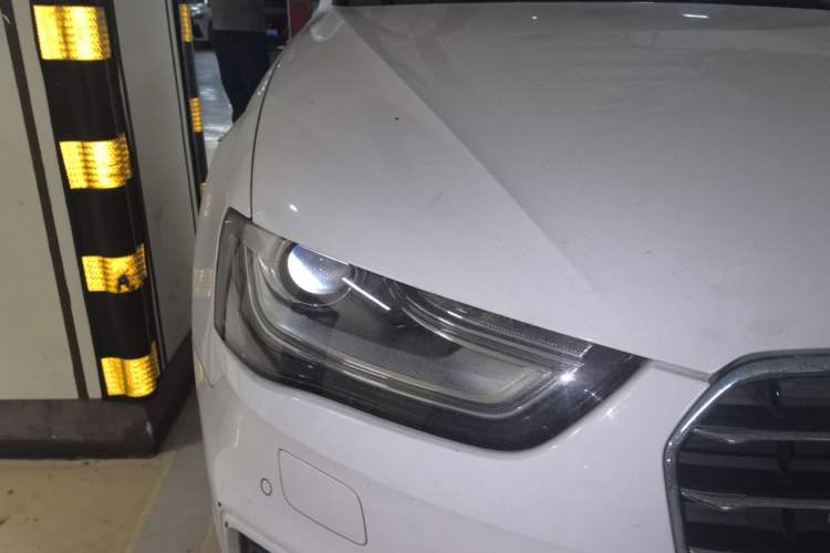 Used Audi A4L 2016 45 TFSI Collection Edition quattro Personalized Sports Model Right Front Headlight