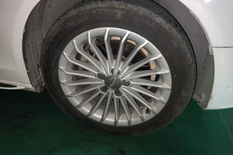 Used Audi A4L 2016 35 TFSI Collector's Edition Automatic Standard Model Right Front Wheel Hub