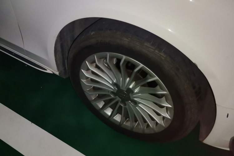 Used Audi A4L 2016 35 TFSI Collector's Edition Automatic Standard Model Right Front Wheel Hub