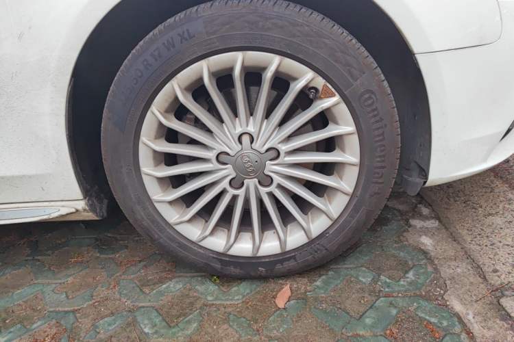 Used Audi A4L 2016 35 TFSI Automatic Standard Model Right Front Wheel Hub