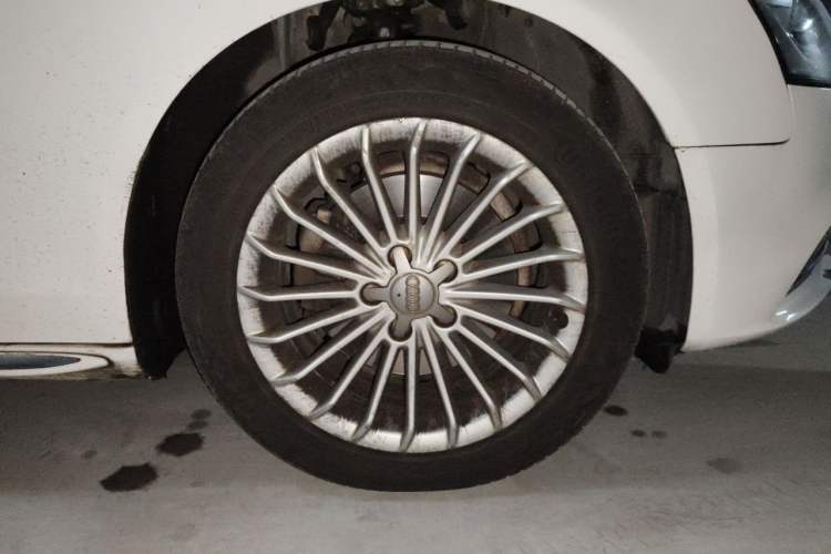 Used Audi A4L 2016 35 TFSI Collector's Edition Automatic Standard Model Right Front Wheel Hub