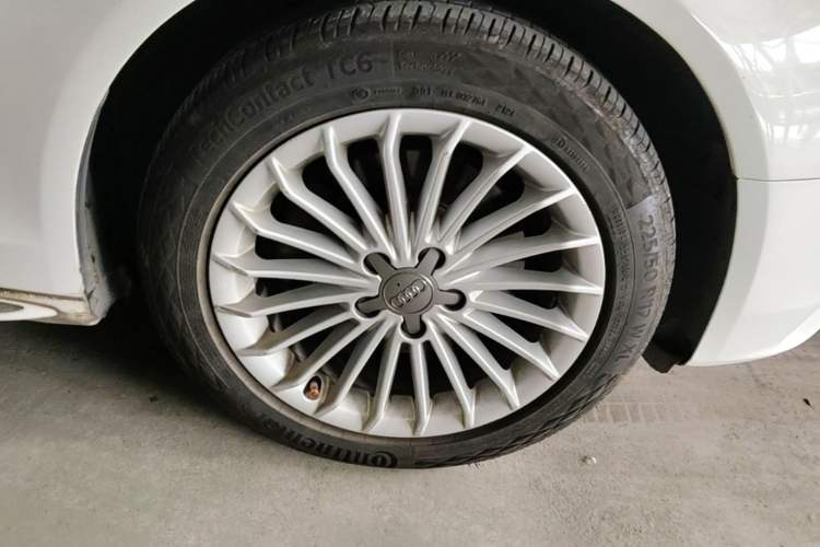 Used Audi A4L 2016 35 TFSI Collector's Edition Automatic Standard Model Right Front Wheel Hub