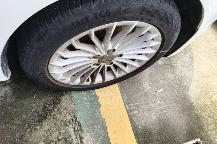 Used Audi A4L 2016 35 TFSI Automatic Standard Model Right Front Wheel Hub