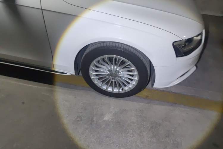 Used Audi A4L 2016 35 TFSI Automatic Comfort Model Right Front Wheel Hub