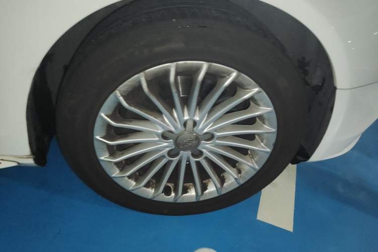 Used Audi A4L 2016 35 TFSI Collection Edition S line Comfort Model Right Front Wheel Hub