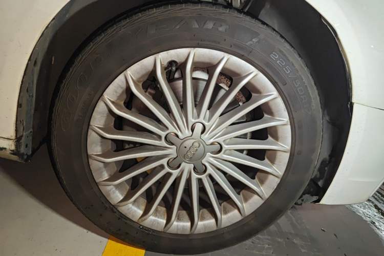 Used Audi A4L 2016 35 TFSI Collection Edition S line Comfort Model Right Front Wheel Hub