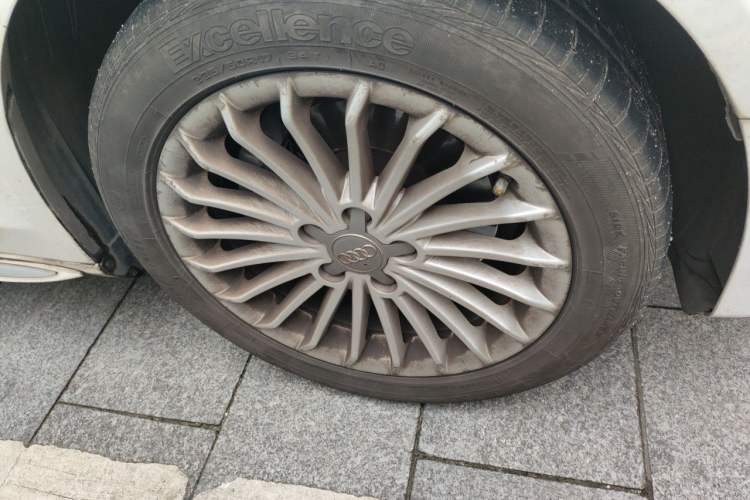 Used Audi A4L 2016 35 TFSI Collector's Edition Automatic Standard Model Right Front Wheel Hub