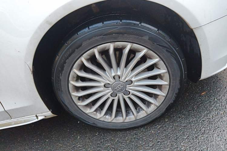 Used Audi A4L 2016 35 TFSI Automatic Standard Model Right Front Wheel Hub