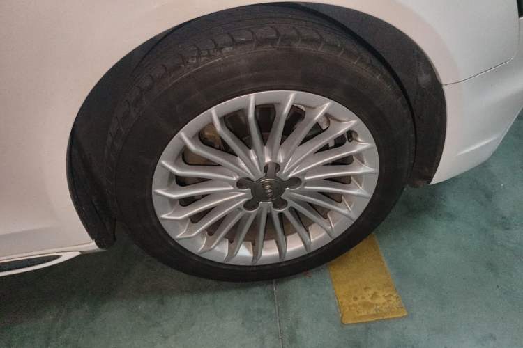 Used Audi A4L 2016 35 TFSI Collection Edition S line Comfort Model Right Front Wheel Hub