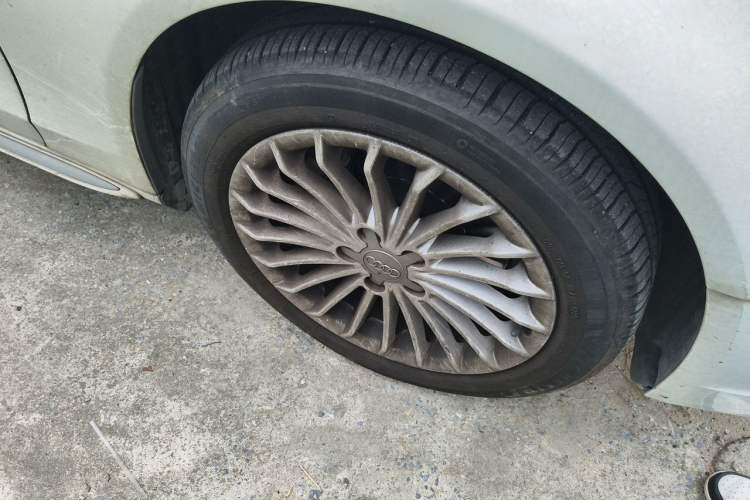 Used Audi A4L 2016 35 TFSI Collection Edition S line Comfort Model Right Front Wheel Hub