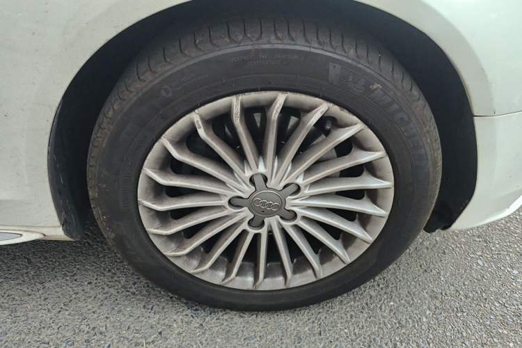 Used Audi A4L 2016 35 TFSI Collector's Edition Automatic Standard Model Right Front Wheel Hub