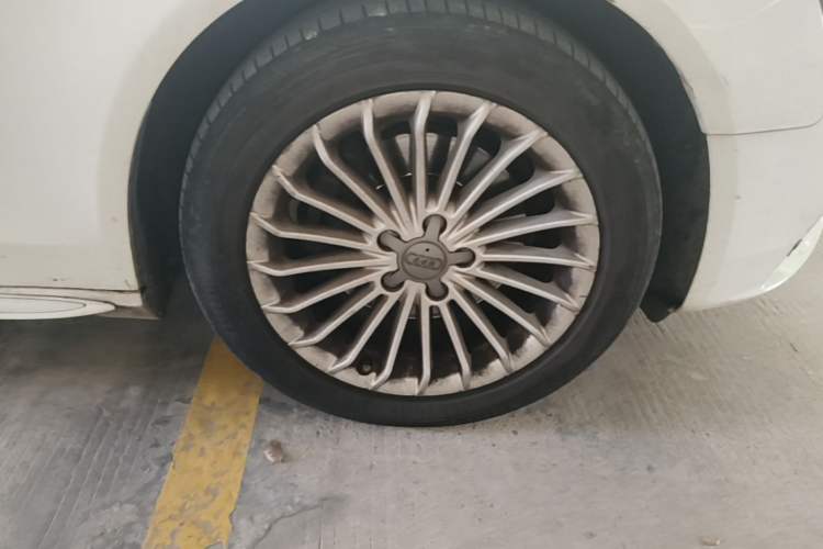 Used Audi A4L 2016 35 TFSI Collector's Edition Automatic Standard Model Right Front Wheel Hub