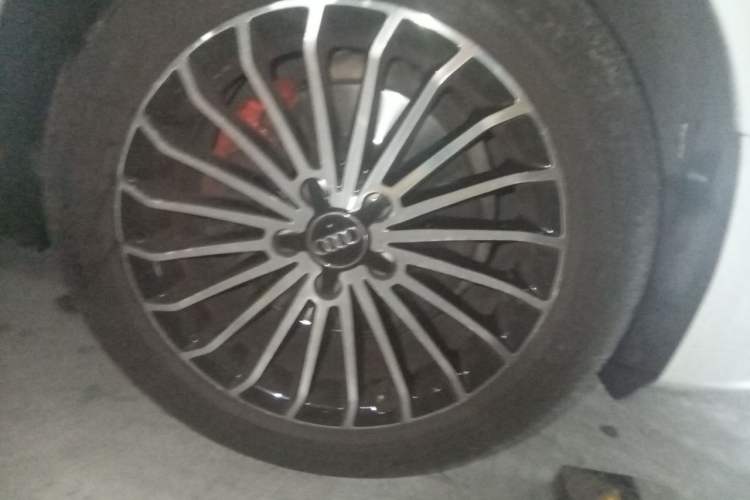Used Audi A4L 2016 35 TFSI Collector's Edition Automatic Standard Model Right Front Wheel Hub
