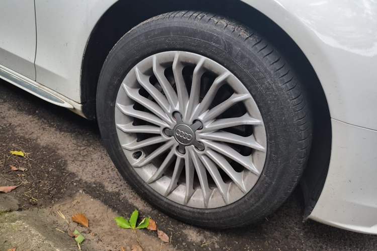 Used Audi A4L 2016 35 TFSI Collector's Edition Automatic Standard Model Right Front Wheel Hub