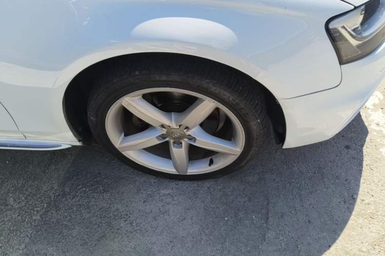Used Audi A4L 2016 35 TFSI Collection Edition S line Luxury Model Right Front Wheel Hub