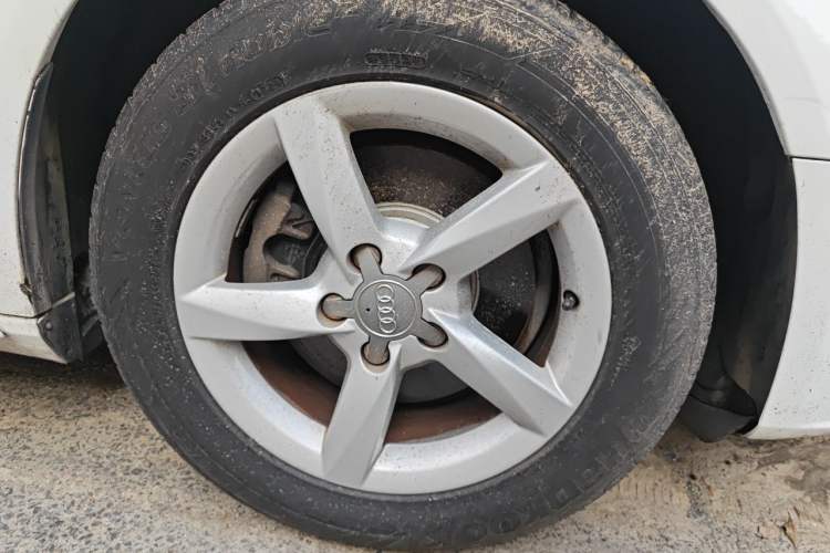 Used Audi A4L 2016 35 TFSI Automatic Standard Model Right Front Wheel Hub