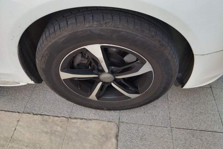 Used Audi A4L 2016 35 TFSI Automatic Standard Model Right Front Wheel Hub