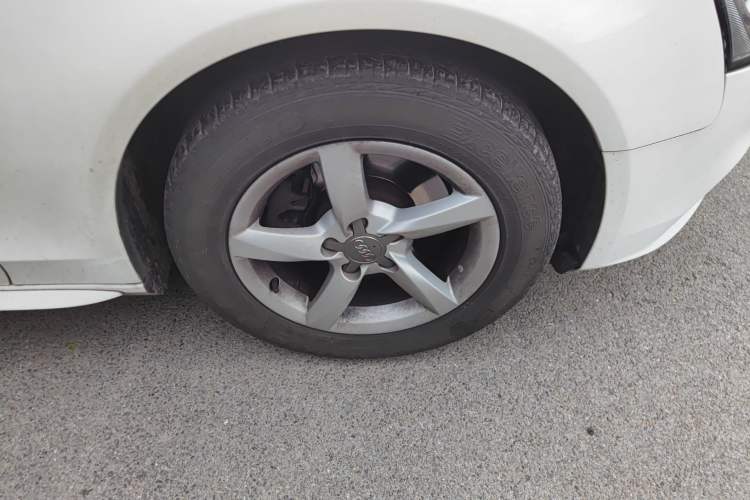 Used Audi A4L 2016 30 TFSI Collector's Edition Automatic Comfort Model Right Front Wheel Hub