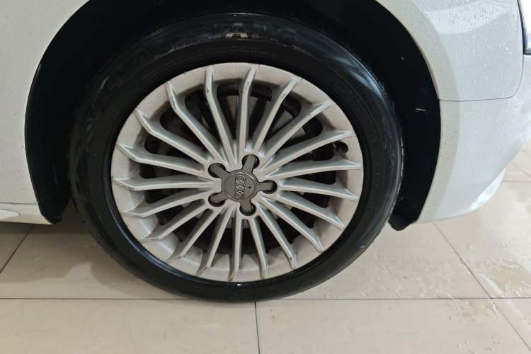 Used Audi A4L 2016 35 TFSI Collector's Edition Automatic Standard Model Right Front Wheel Hub