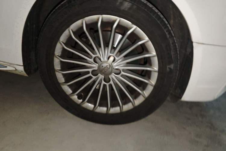 Used Audi A4L 2016 35 TFSI Collection Edition S line Comfort Model Right Front Wheel Hub