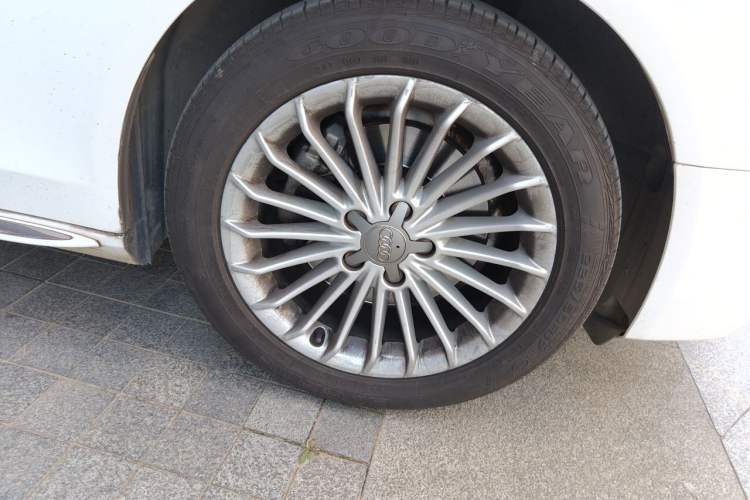 Used Audi A4L 2016 35 TFSI Collection Edition S line Comfort Model Right Front Wheel Hub