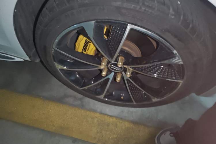 Used Audi A4L 2016 35 TFSI Automatic Standard Model Right Front Wheel Hub