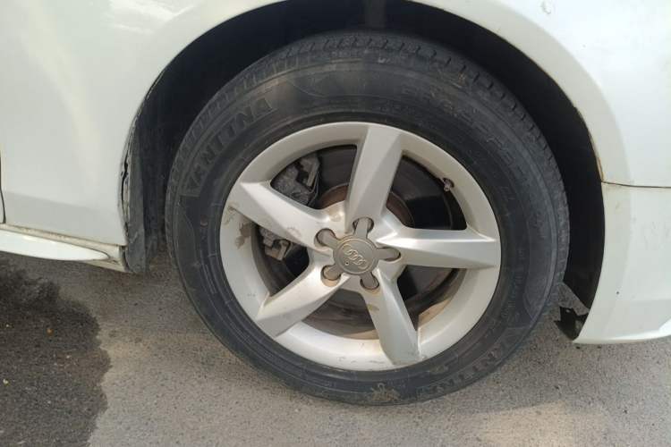 Used Audi A4L 2016 30 TFSI Automatic Comfort Model Right Front Wheel Hub