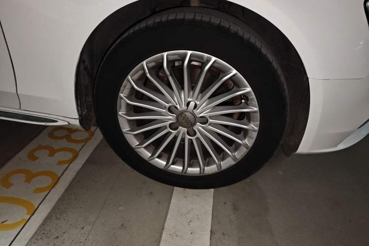 Used Audi A4L 2016 35 TFSI Automatic Comfort Model Right Front Wheel Hub