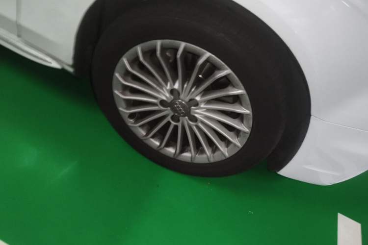 Used Audi A4L 2016 35 TFSI Collection Edition S line Comfort Model Right Front Wheel Hub