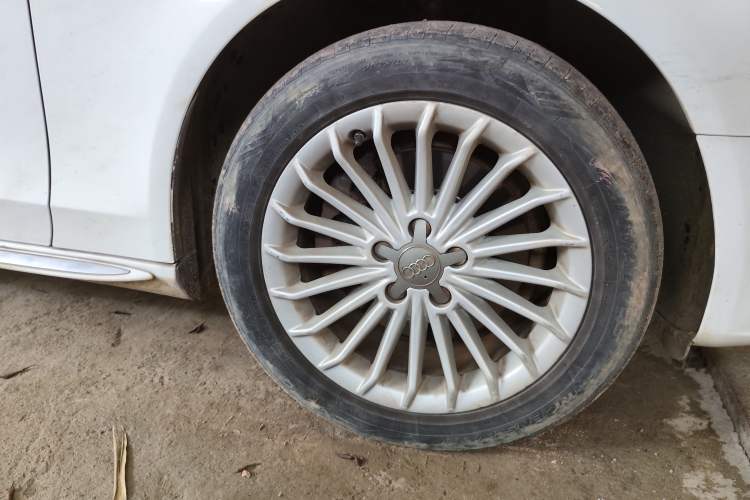 Used Audi A4L 2016 35 TFSI Collector's Edition Automatic Standard Model Right Front Wheel Hub