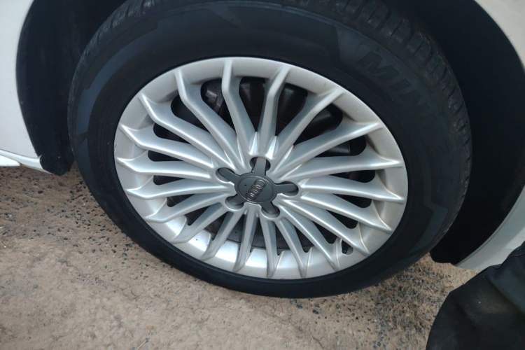 Used Audi A4L 2016 35 TFSI Collection Edition S line Comfort Model Right Front Wheel Hub
