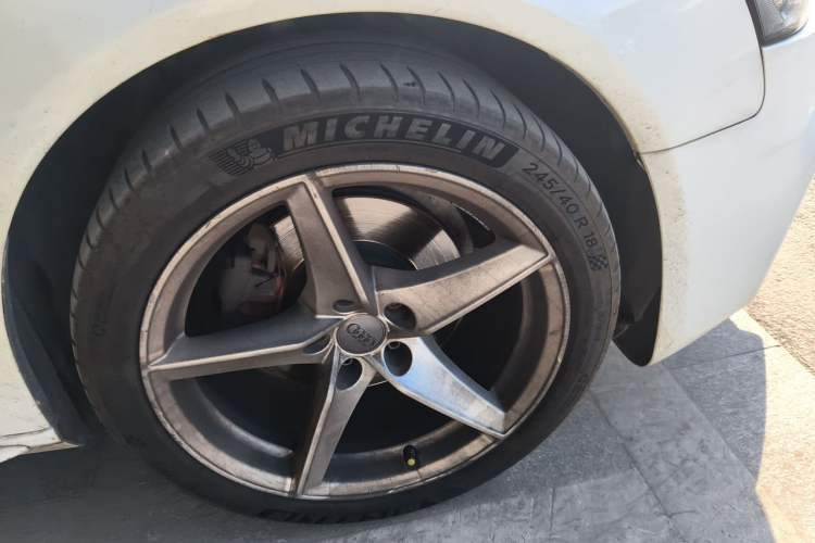 Used Audi A4L 2016 35 TFSI Collector's Edition Automatic Standard Model Right Front Wheel Hub