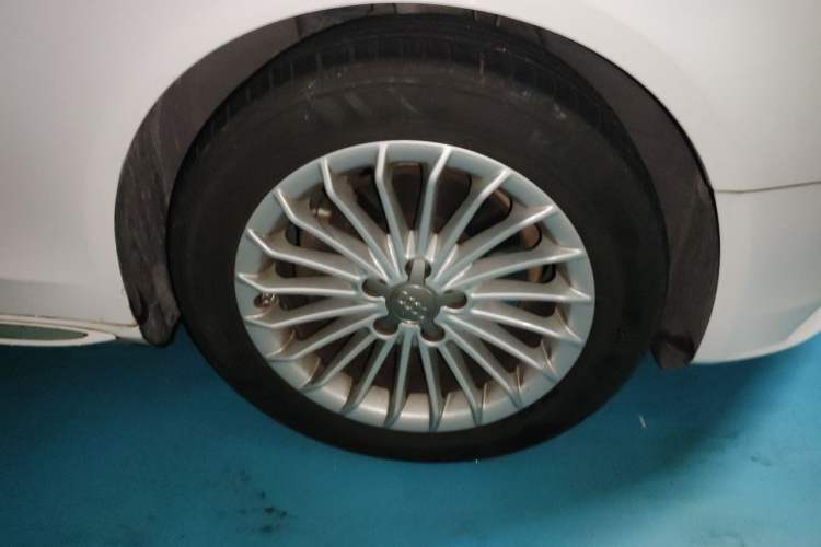 Used Audi A4L 2016 35 TFSI Collector's Edition Automatic Standard Model Right Front Wheel Hub
