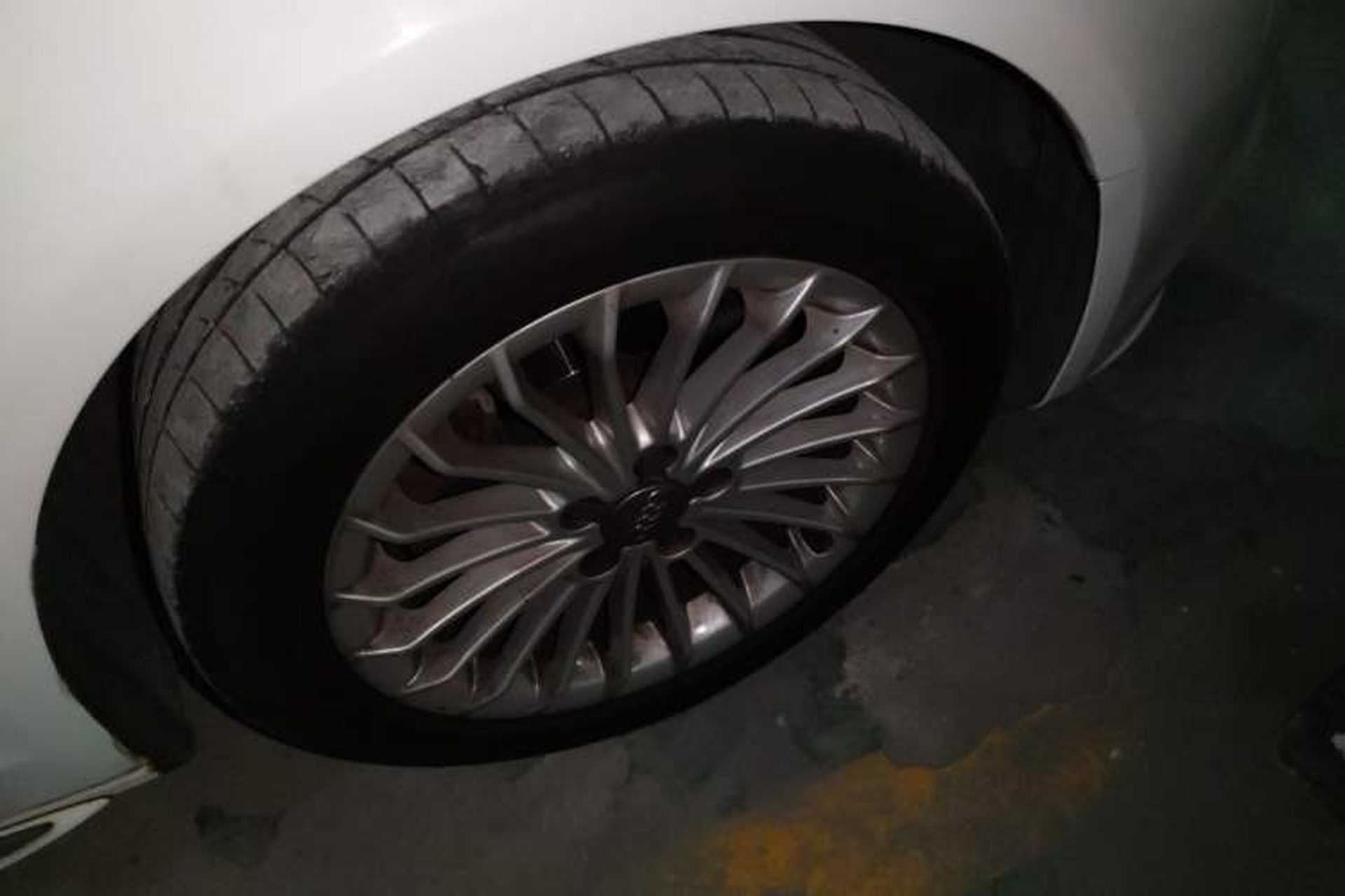Used Audi A4L 2016 35 TFSI Collector's Edition Automatic Standard Model Right Front Wheel Hub
