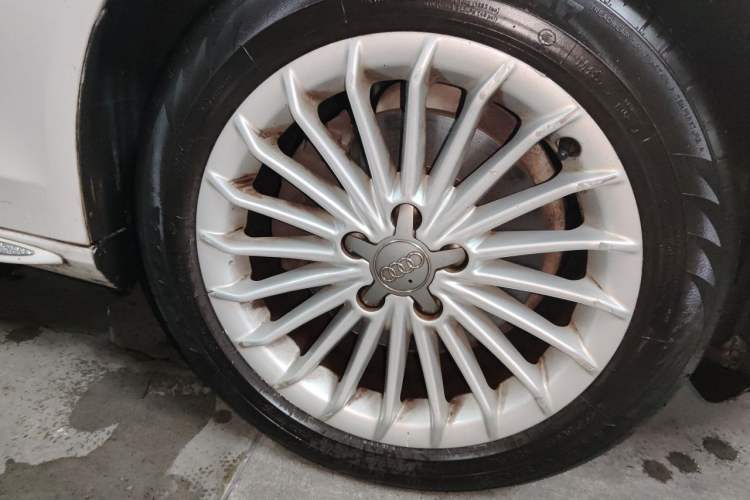 Used Audi A4L 2016 35 TFSI Collector's Edition Automatic Standard Model Right Front Wheel Hub