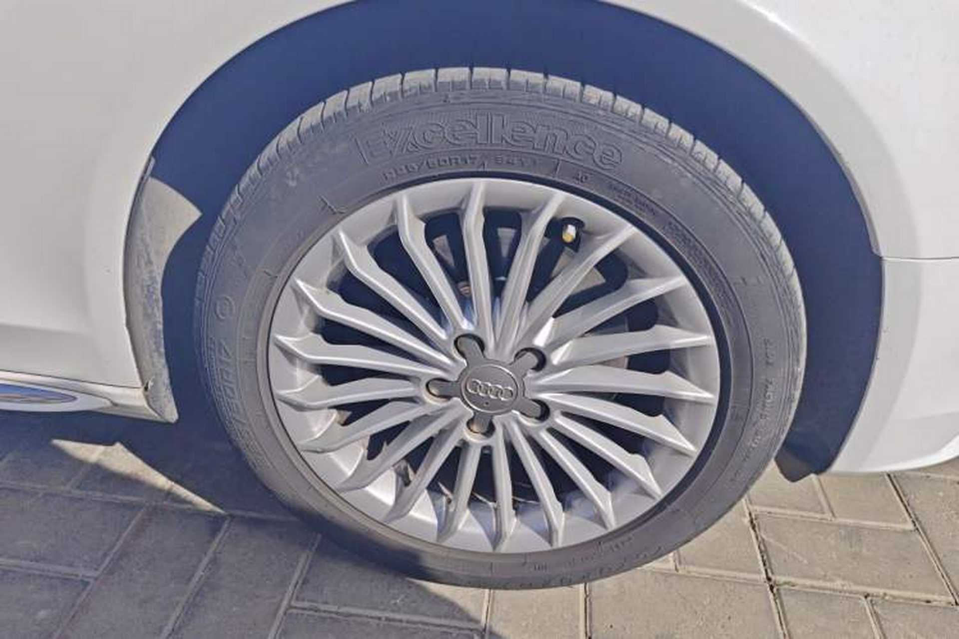 Used Audi A4L 2016 35 TFSI Collector's Edition Automatic Standard Model Right Front Wheel Hub