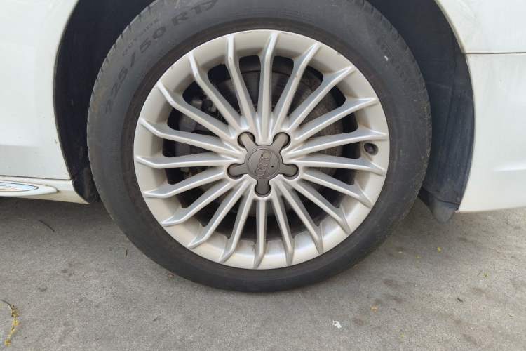 Used Audi A4L 2016 35 TFSI Collection Edition S line Comfort Model Right Front Wheel Hub