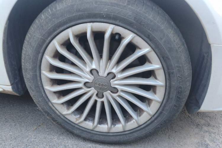 Used Audi A4L 2016 35 TFSI Collector's Edition Automatic Standard Model Right Front Wheel Hub