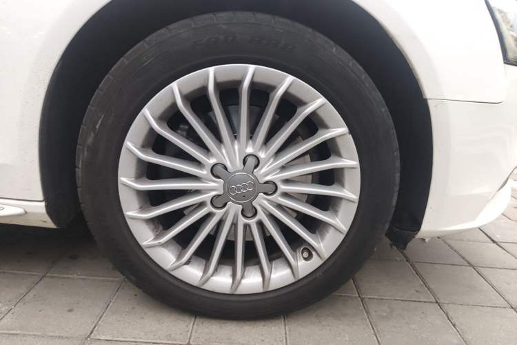 Used Audi A4L 2016 35 TFSI Collector's Edition Automatic Standard Model Right Front Wheel Hub