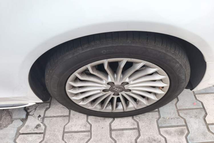 Used Audi A4L 2016 35 TFSI Collection Edition S line Comfort Model Right Front Wheel Hub