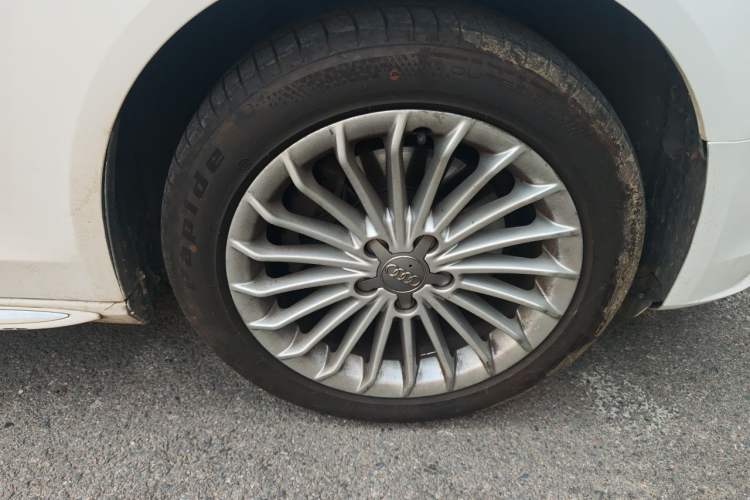 Used Audi A4L 2016 35 TFSI Collector's Edition Automatic Standard Model Right Front Wheel Hub