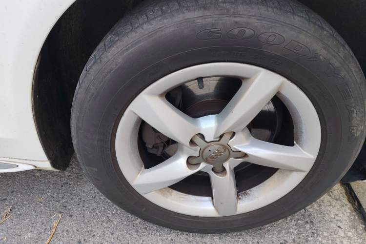 Used Audi A4L 2016 35 TFSI Automatic Standard Model Right Front Wheel Hub