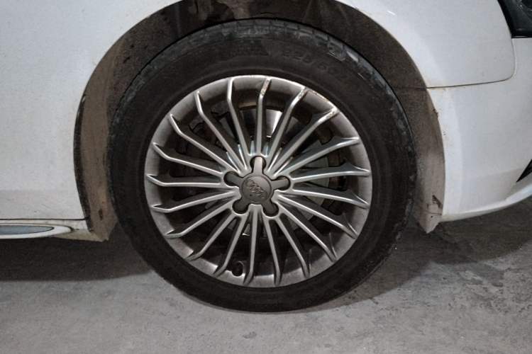 Used Audi A4L 2016 35 TFSI Collector's Edition Automatic Standard Model Right Front Wheel Hub