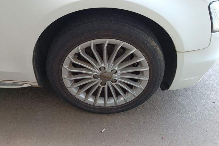 Used Audi A4L 2016 35 TFSI Collection Edition S line Comfort Model Right Front Wheel Hub